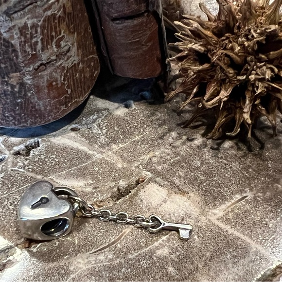Authentic Pandora- Key to my Heart Charm Bead Lock Padlock key chain dangle - Picture 4 of 5